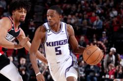 关于里程碑夜！萨克拉门托国王门线救险；CBA季后赛集结日刷纪录；震撼外界；临场指挥获称赞的信息-开云网址