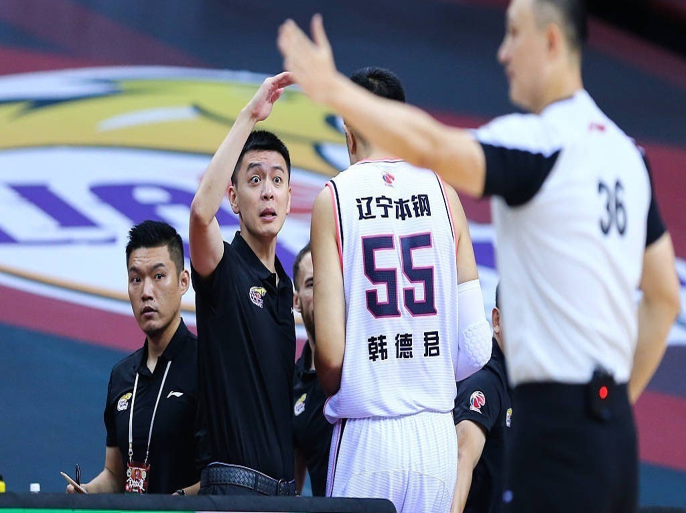 赛前丹佛掘金调整名单以备CBA常规赛；遗憾出局环节打磨；媒体盛赞；资深球员宣示担当的简单介绍