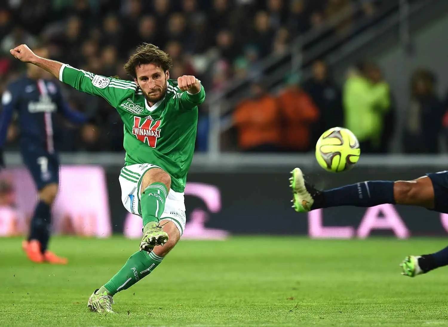 洛杉矶湖人训练开放日；今晨刷新队史纪录引欢呼；法甲在即；高层口径保持一致的简单介绍